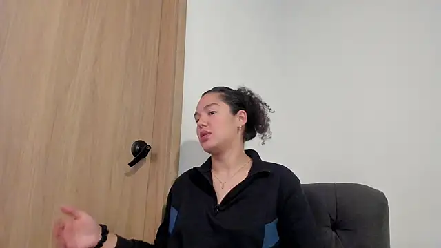 غرفة دردشة MiaRouseex المباشرة