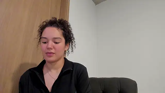 MiaRouseex чат на живо