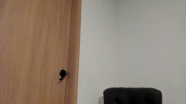 חדר צ'אט בשידור חי של MiaRouseex