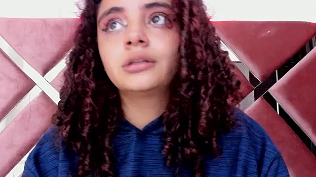 Dahlia_rossee's Live Chat Room