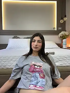 evelyn_hills Adlı Modelin Canlı Sohbet Odası