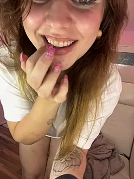SweetLikaaa élő chatszobája