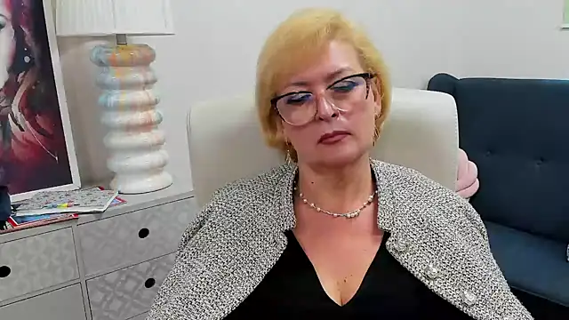 חדר צ'אט בשידור חי של luna_xfantasy