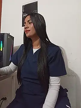 Phòng Chat Trực Tiếp DaniellaGiraldo