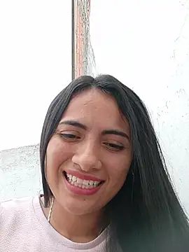 DaniellaGiraldo Adlı Modelin Canlı Sohbet Odası