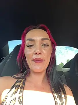 MeganFoxiyyy Adlı Modelin Canlı Sohbet Odası