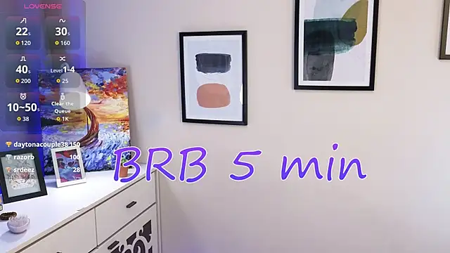 Chat soba uživo modela Umia_Bordered