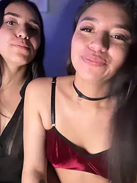 חדר צ'אט בשידור חי של CocoaGigiMuse