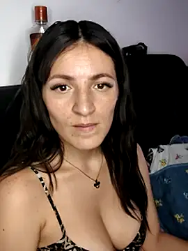 חדר צ'אט בשידור חי של tina_sussy