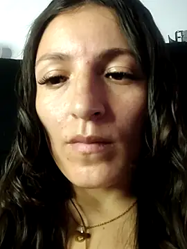 חדר צ'אט בשידור חי של tina_sussy