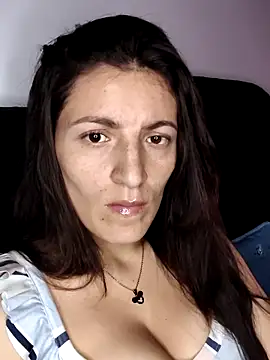 tina_sussy Adlı Modelin Canlı Sohbet Odası