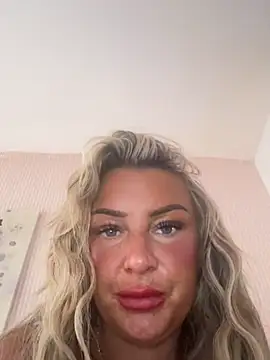 Pokój czatu na żywo – Naughtyhousewife_x