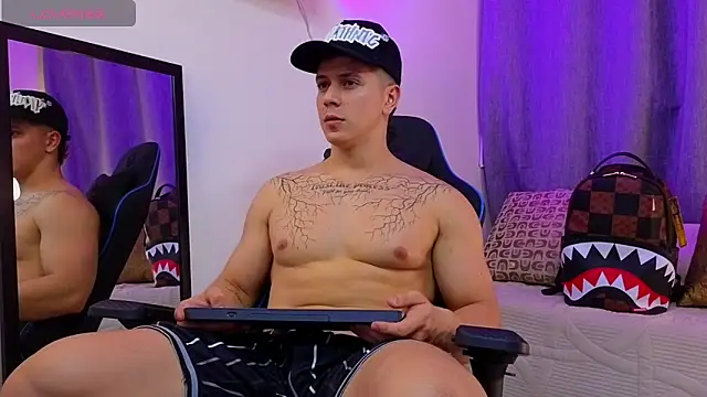ASHTON_HILS' Webcam Show