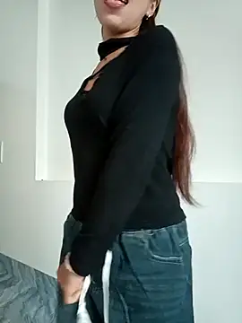 Elena_Mia – Naživo chatovacia miestnosť