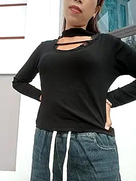 Elena_Mia – Naživo chatovacia miestnosť