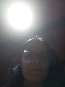 LunaArias – live chatrum