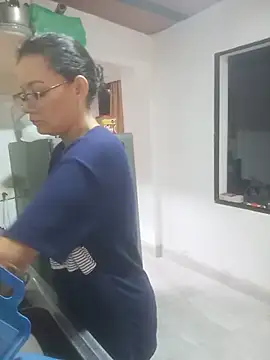 LunaArias 现场聊天室