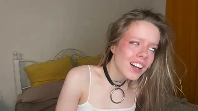 Catrinee Adlı Modelin Canlı Sohbet Odası