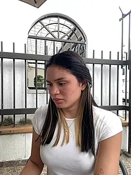 AuroraMoore_Pink Adlı Modelin Canlı Sohbet Odası