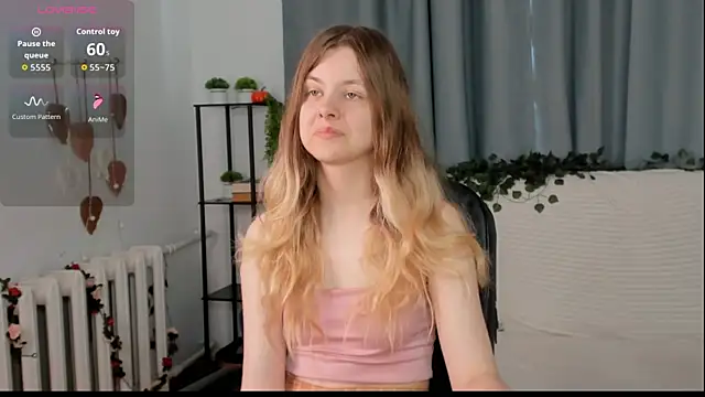 Glitch_Doll Adlı Modelin Canlı Sohbet Odası