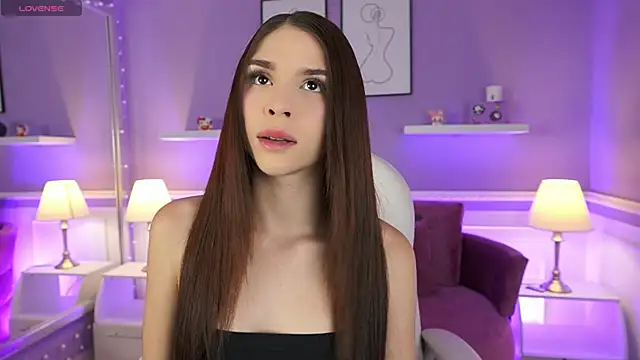 AlinaBennet_'s Live Chat Room