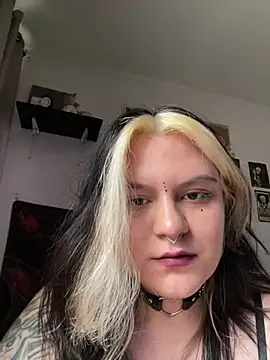 NaylaVelv04's Live Chat Room
