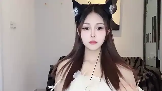 KiKi-011 Adlı Modelin Canlı Sohbet Odası