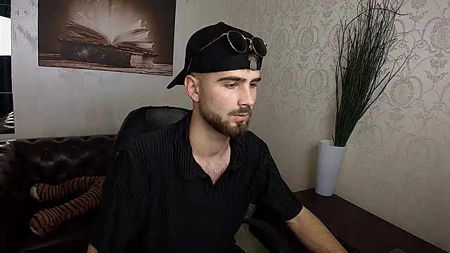 KyloEast's Live Sex Cam Show
