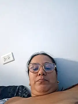 Samanta-42 Adlı Modelin Canlı Sohbet Odası