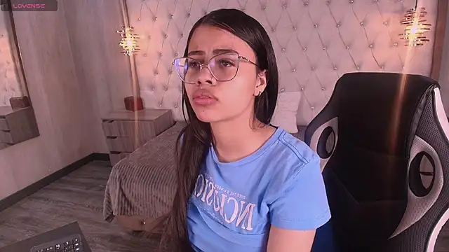 غرفة دردشة Susan_Voltaire المباشرة