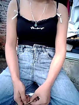 Živá chatovací místnost Zara-bebe