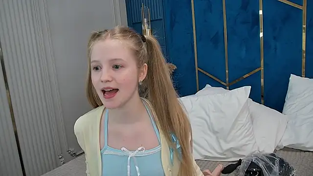 LilianHowards webcam show
