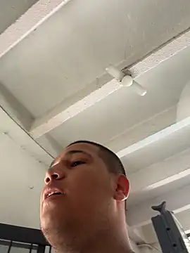 Patricio_02 Adlı Modelin Canlı Sohbet Odası