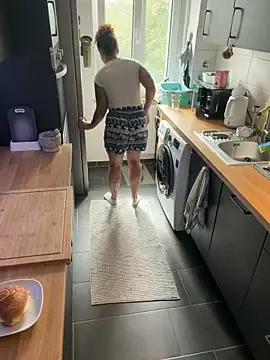 SweetPetiteNoir Adlı Modelin Canlı Sohbet Odası