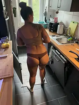 SweetPetiteNoir чат на живо