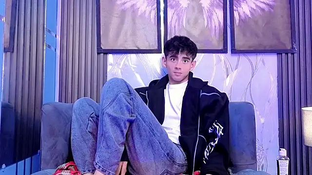 Seks show uživo modela demian_hot99 na kameri