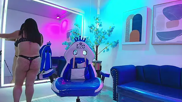 Anya_Volke Adlı Modelin Canlı Sohbet Odası
