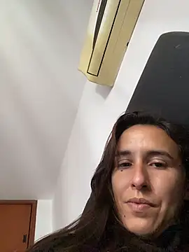 pili6263 Adlı Modelin Canlı Sohbet Odası