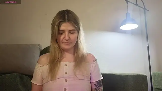 TonyaMeow Adlı Modelin Canlı Sohbet Odası