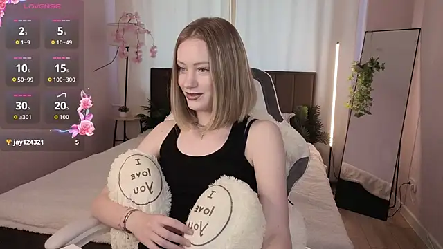 EvaHamilton's Live Chat Room
