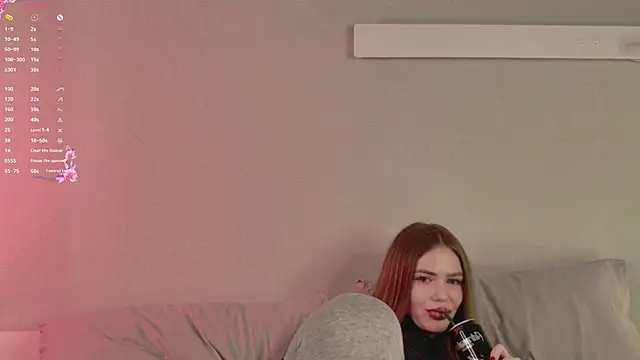 AnayaLowe Adlı Modelin Canlı Sohbet Odası
