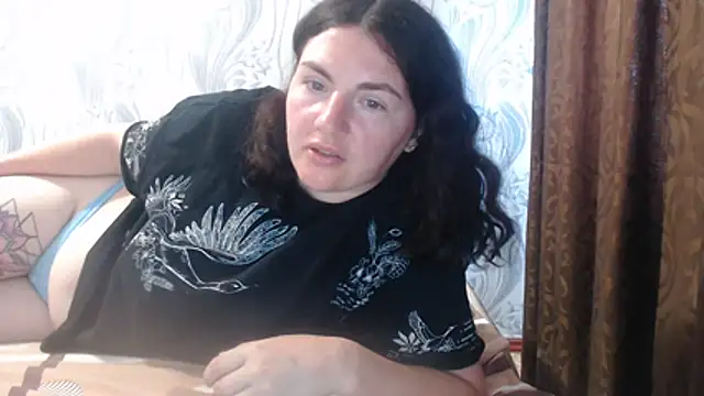 חדר צ'אט בשידור חי של AlinaxJames