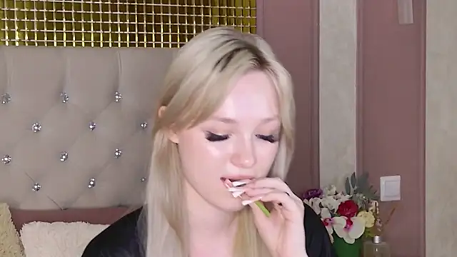 Shy_Barbie's Live Chat Room
