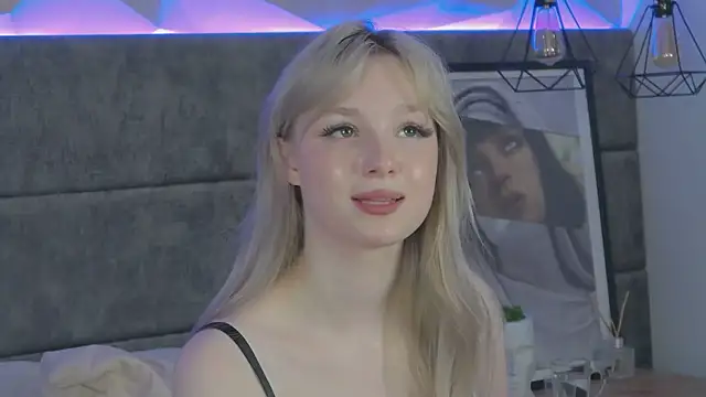 Shy_Barbie Adlı Modelin Canlı Sohbet Odası
