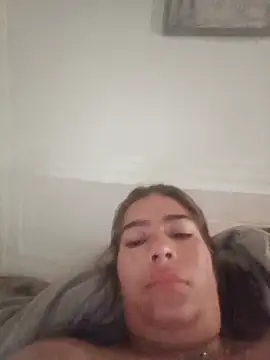 Caliente1208's Live Chat Room