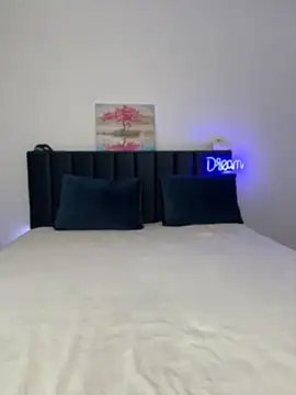Mira_Luna Live chatroom