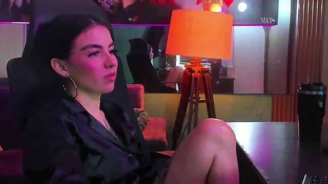 isabella_hv Adlı Modelin Canlı Sohbet Odası