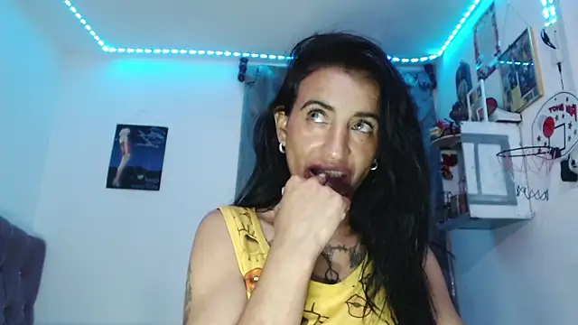 Ninadesire0211's Live Chat Room