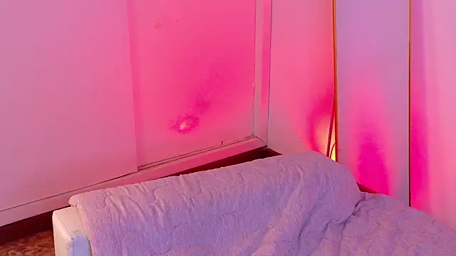 Živá chatovací místnost LeahAngell