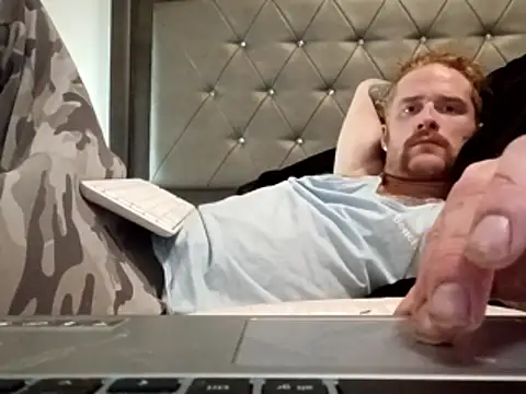 Chat soba uživo modela RightishResolve